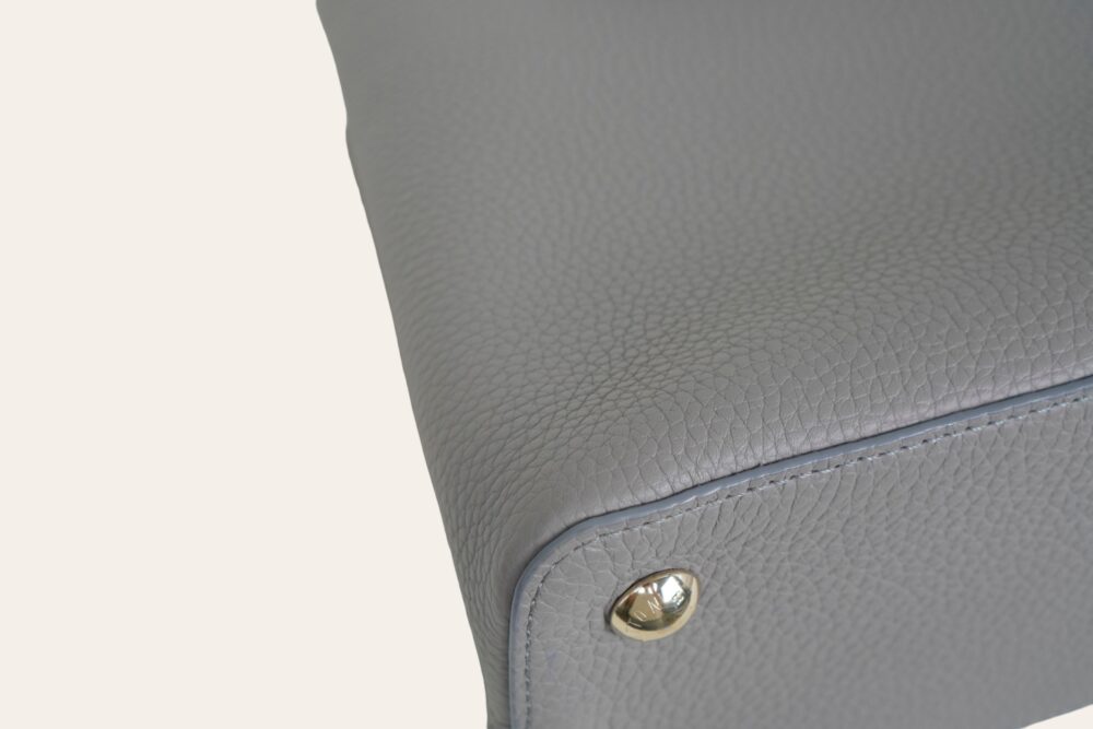 LV CAPUCINES MM MOONSTONE - Image 12
