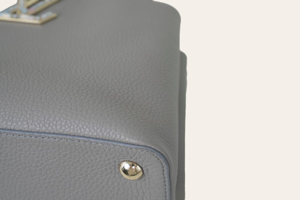 LV CAPUCINES MM MOONSTONE - Image 11