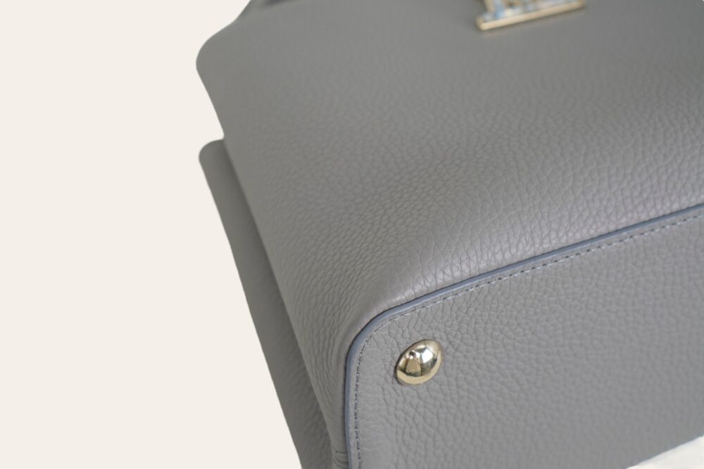 LV CAPUCINES MM MOONSTONE - Image 10