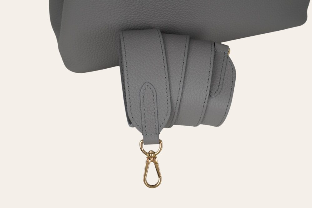 LV CAPUCINES MM MOONSTONE - Image 7