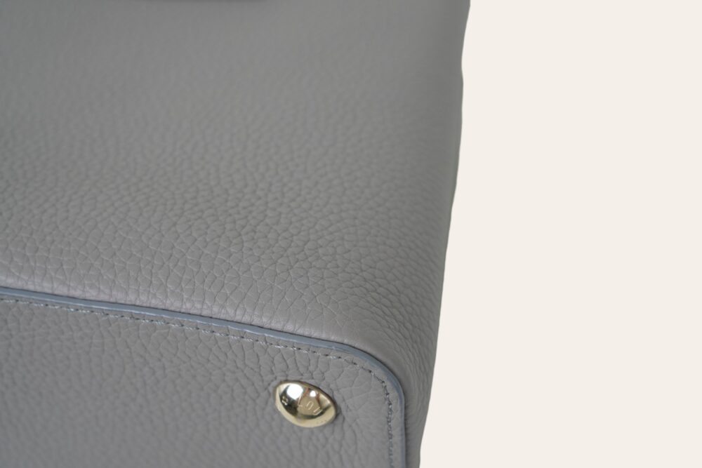 LV CAPUCINES MM MOONSTONE - Image 13